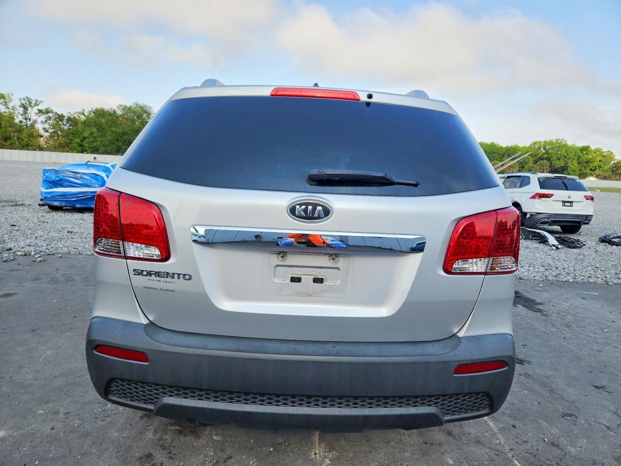 2011 Kia Sorento Lx - Image 6