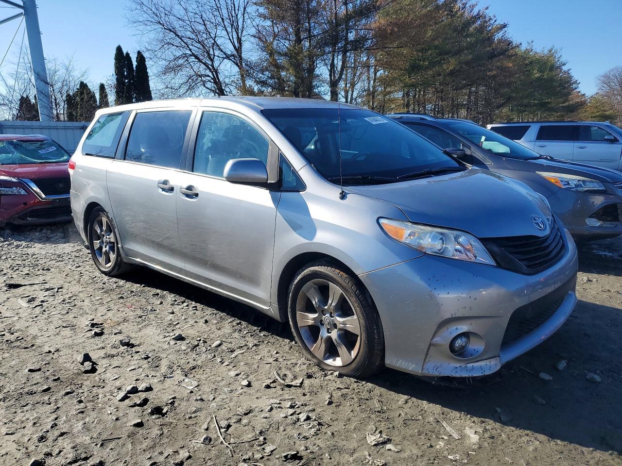 2014 Toyota Sienna L 7-Passenger - Фото 4