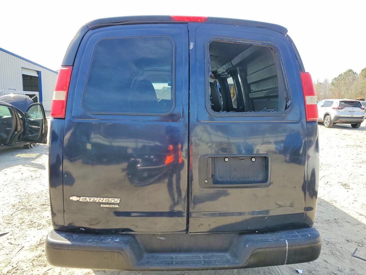 2014 Chevrolet Express 2500 Cargo Utility / Service Van - Фото 6