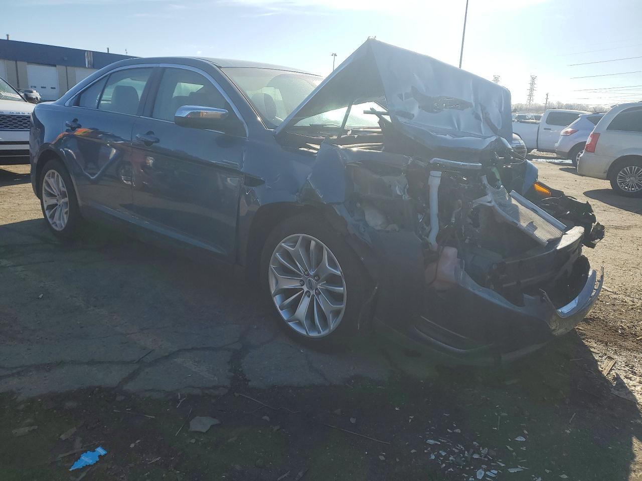 2018 Ford Taurus Limited - Image 4