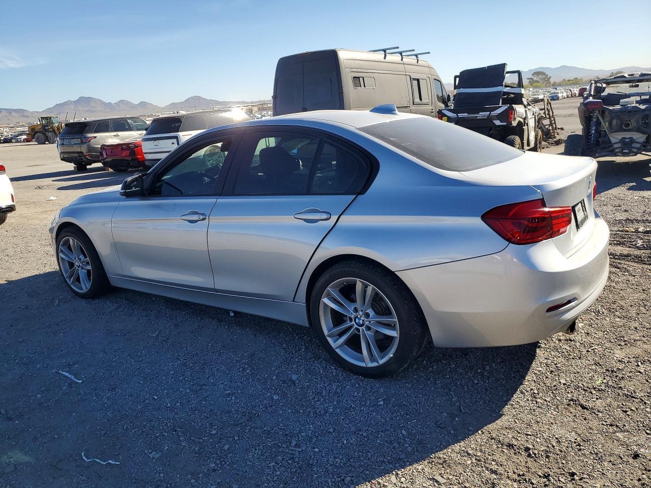 2016 BMW 320 I - Фото 2
