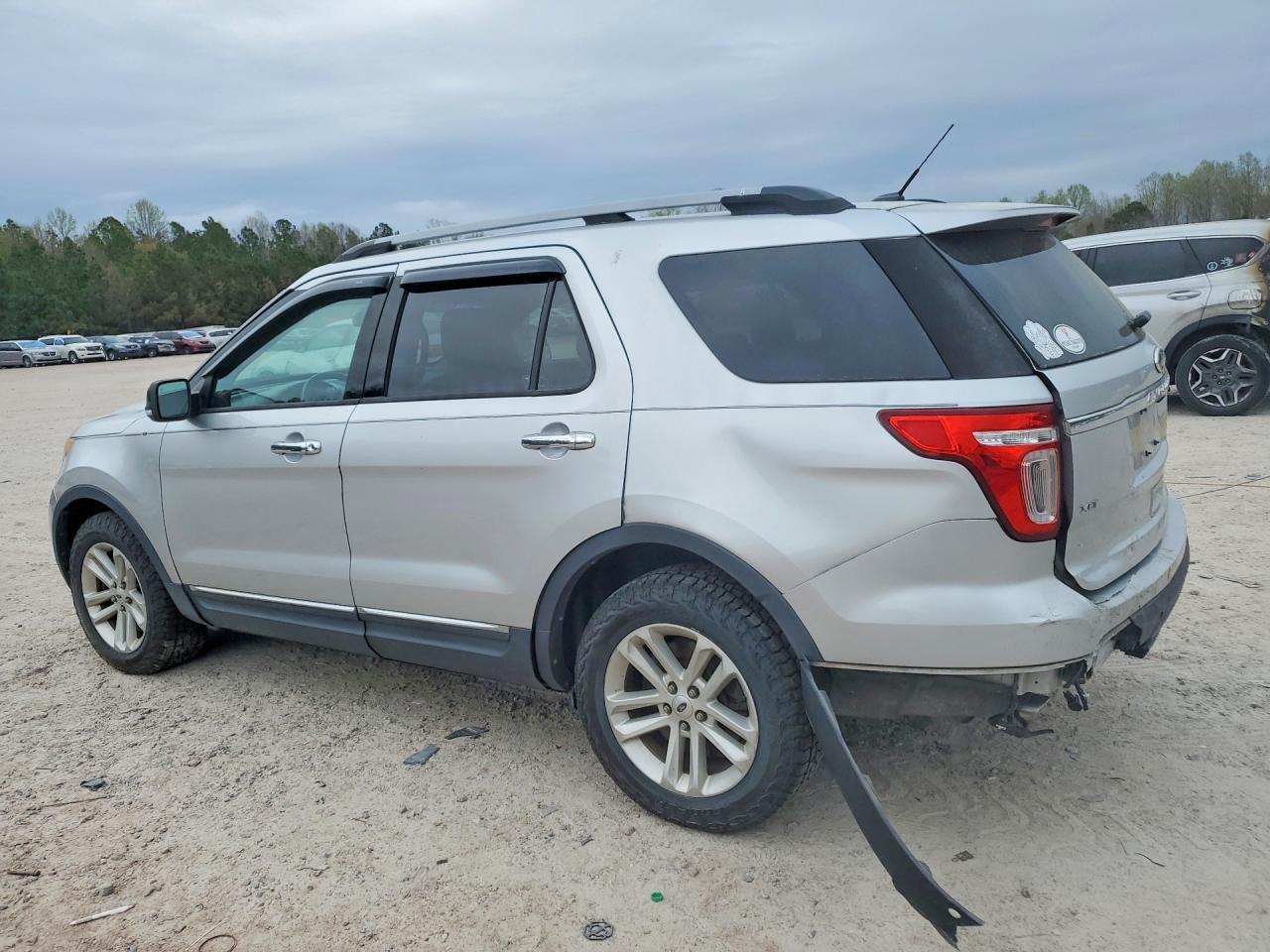 2015 Ford Explorer Xlt - Image 2
