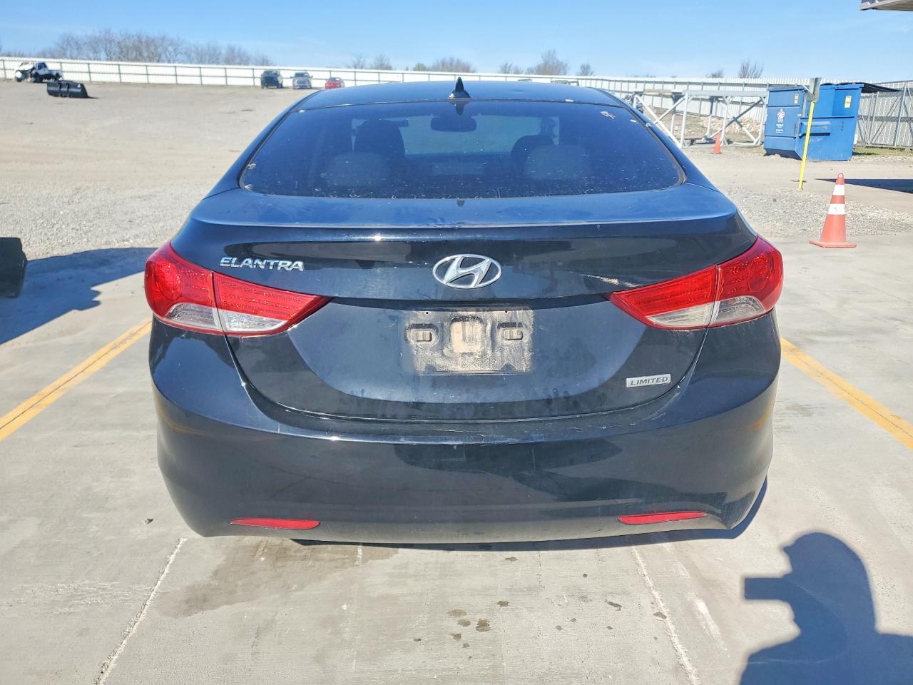 2012 Hyundai Elantra Limited - Image 6