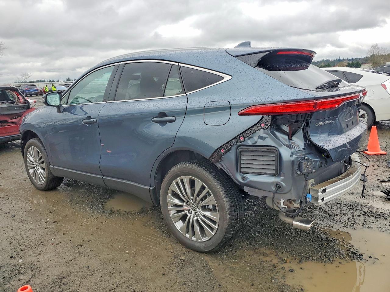 2024 Toyota Venza Xle - Image 2