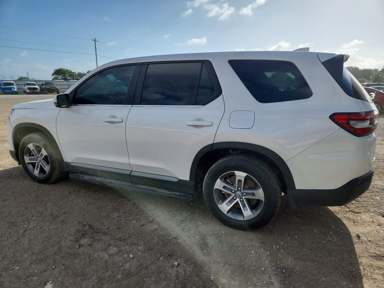 2025 Honda Pilot Exl - Image 2