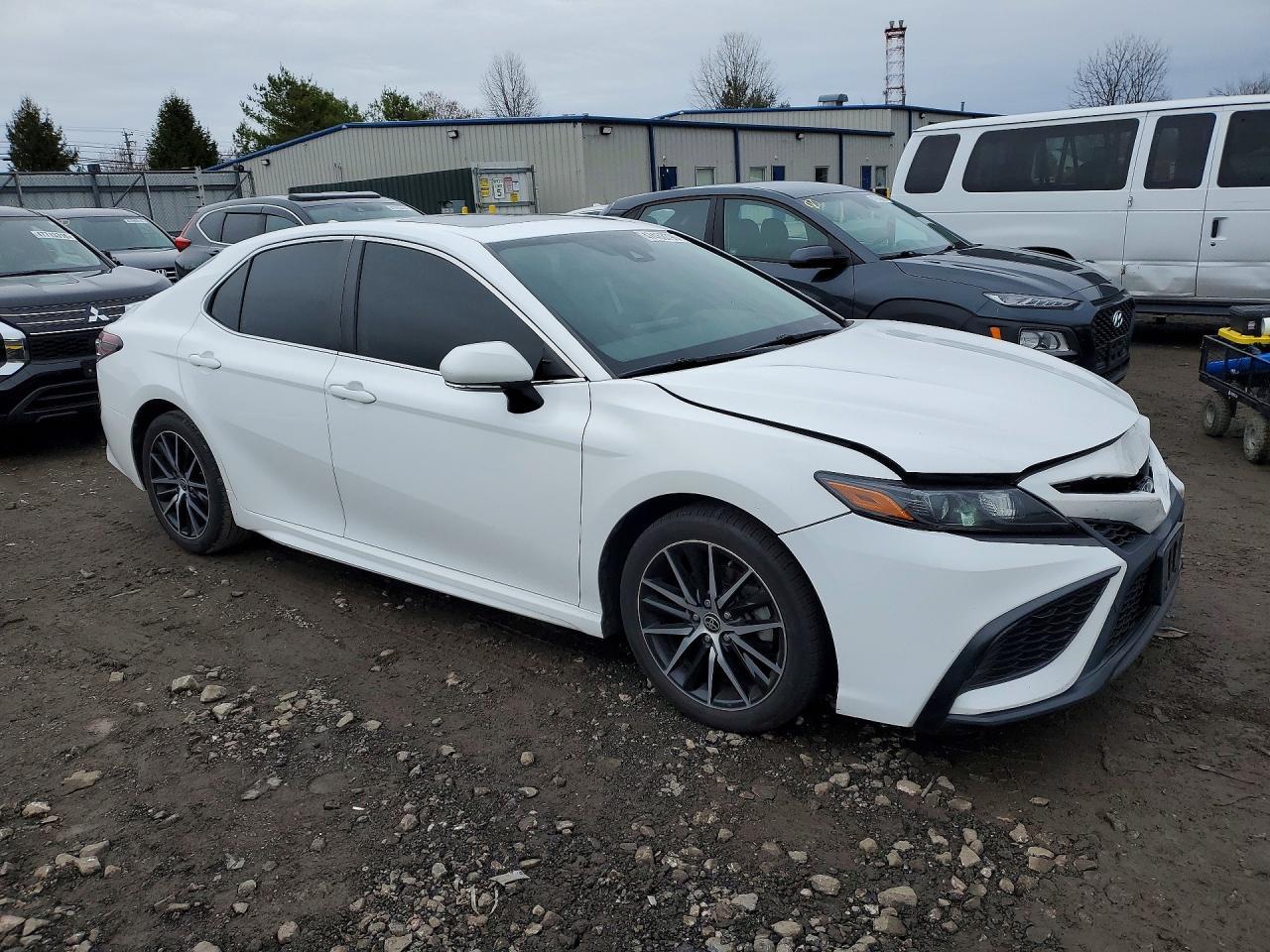 2021 Toyota Camry Se - Image 4