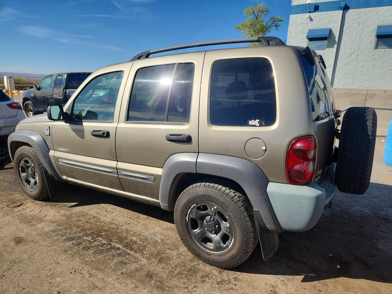 2004 Jeep Liberty Sport - Фото 2