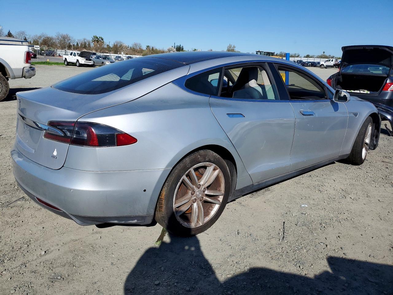2014 Tesla Model S 60 - Фото 3