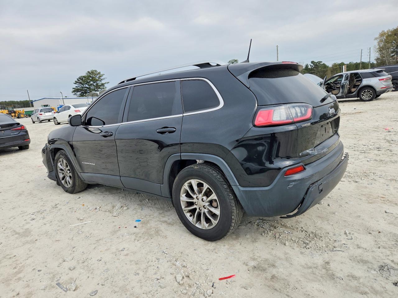2019 Jeep Cherokee Latitude Plus - Image 2