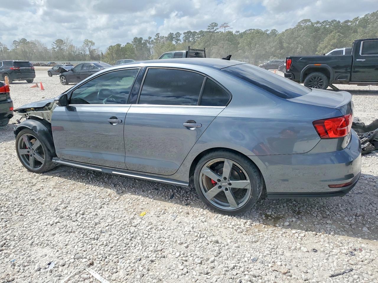 2017 Volkswagen Jetta Gli - Image 2