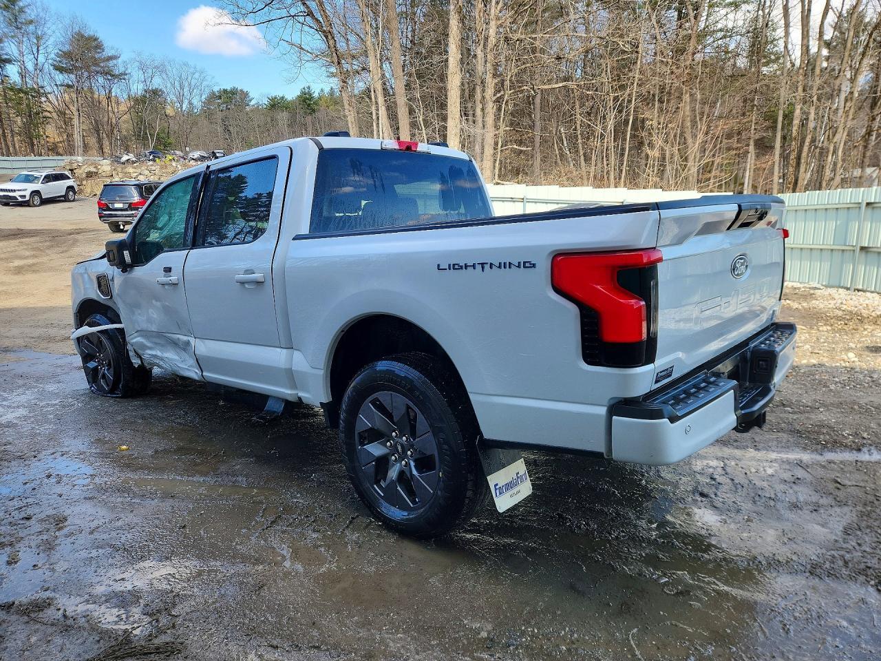 2025 Ford F150 Lightning Xlt - Фото 2