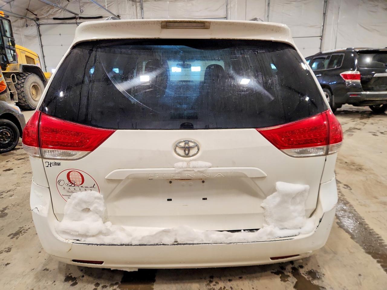 2011 Toyota Sienna Le - Фото 6