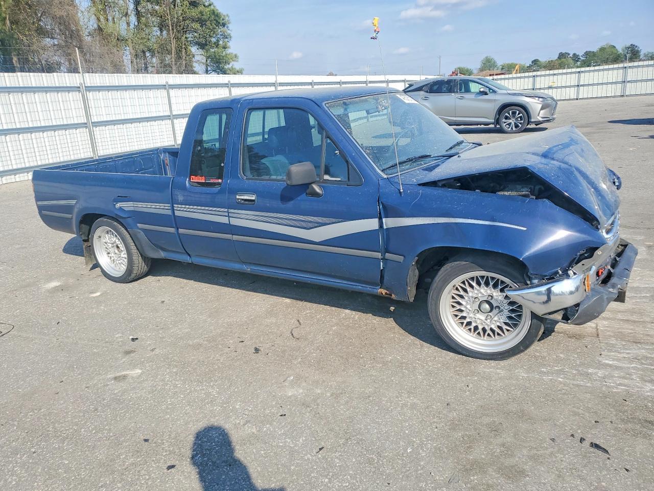 1990 Toyota Pickup Deluxe - Image 4