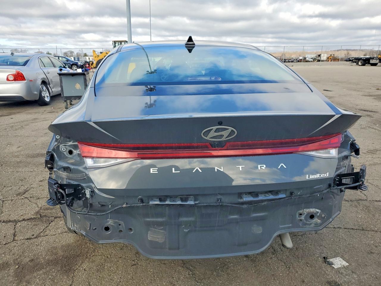 2024 Hyundai Elantra Limited - Image 6