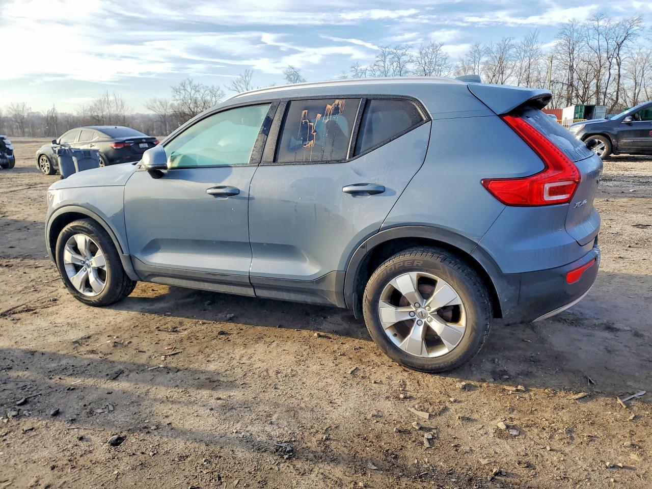 2020 Volvo Xc40 T5 Momentum - Фото 2