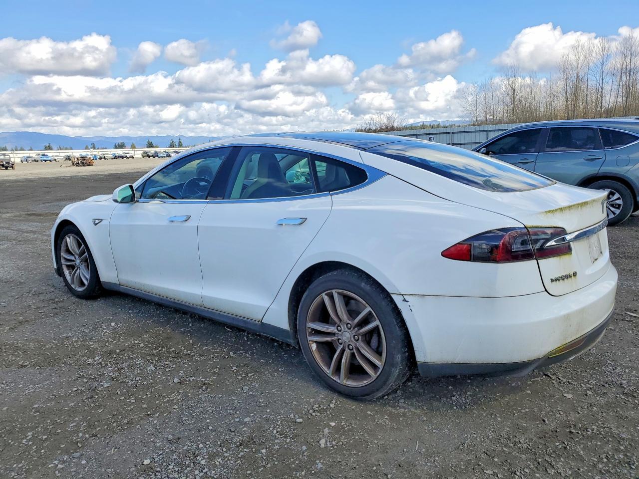 2013 Tesla Model S - Image 2