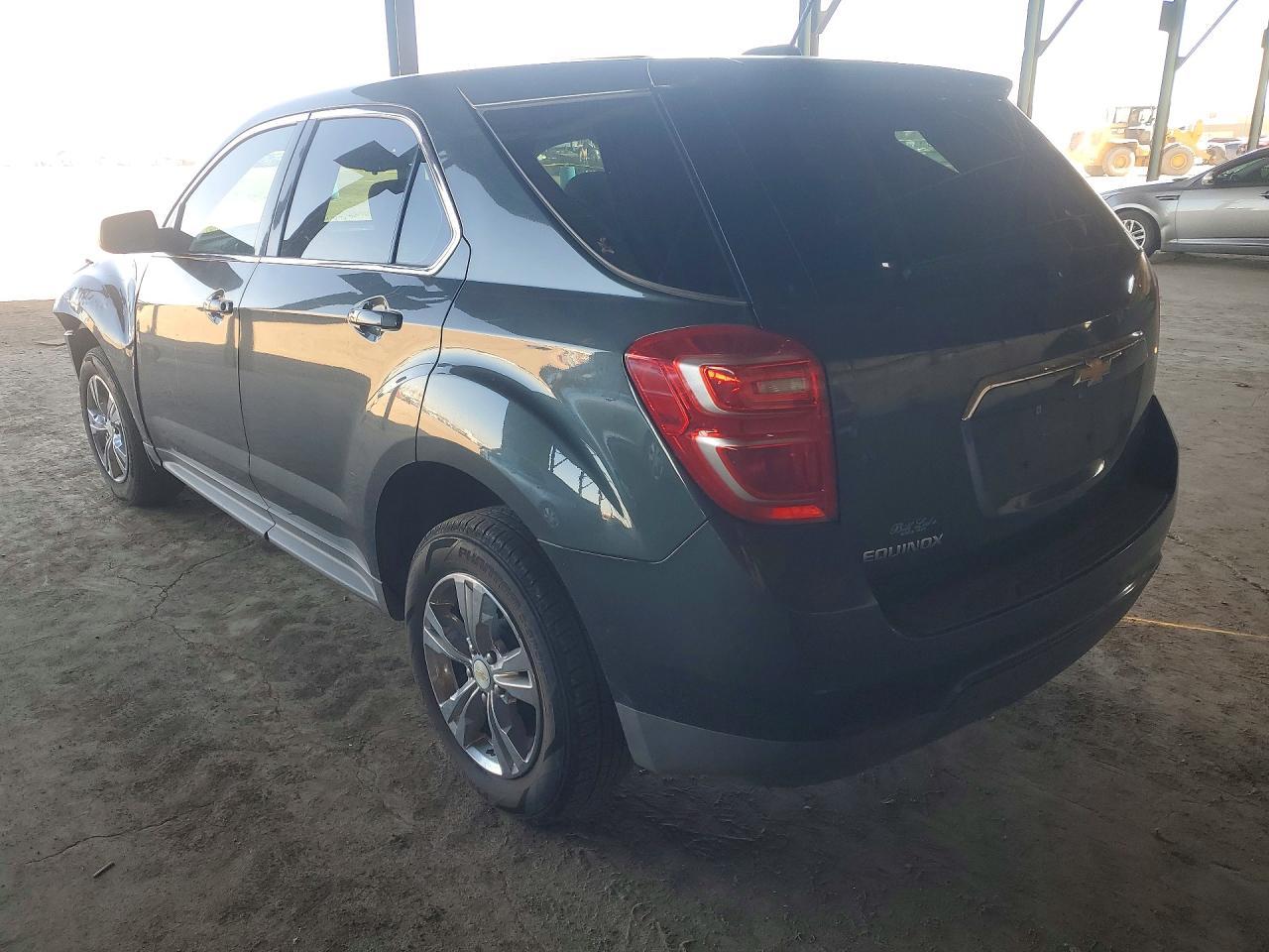 2017 Chevrolet Equinox Ls - Image 2