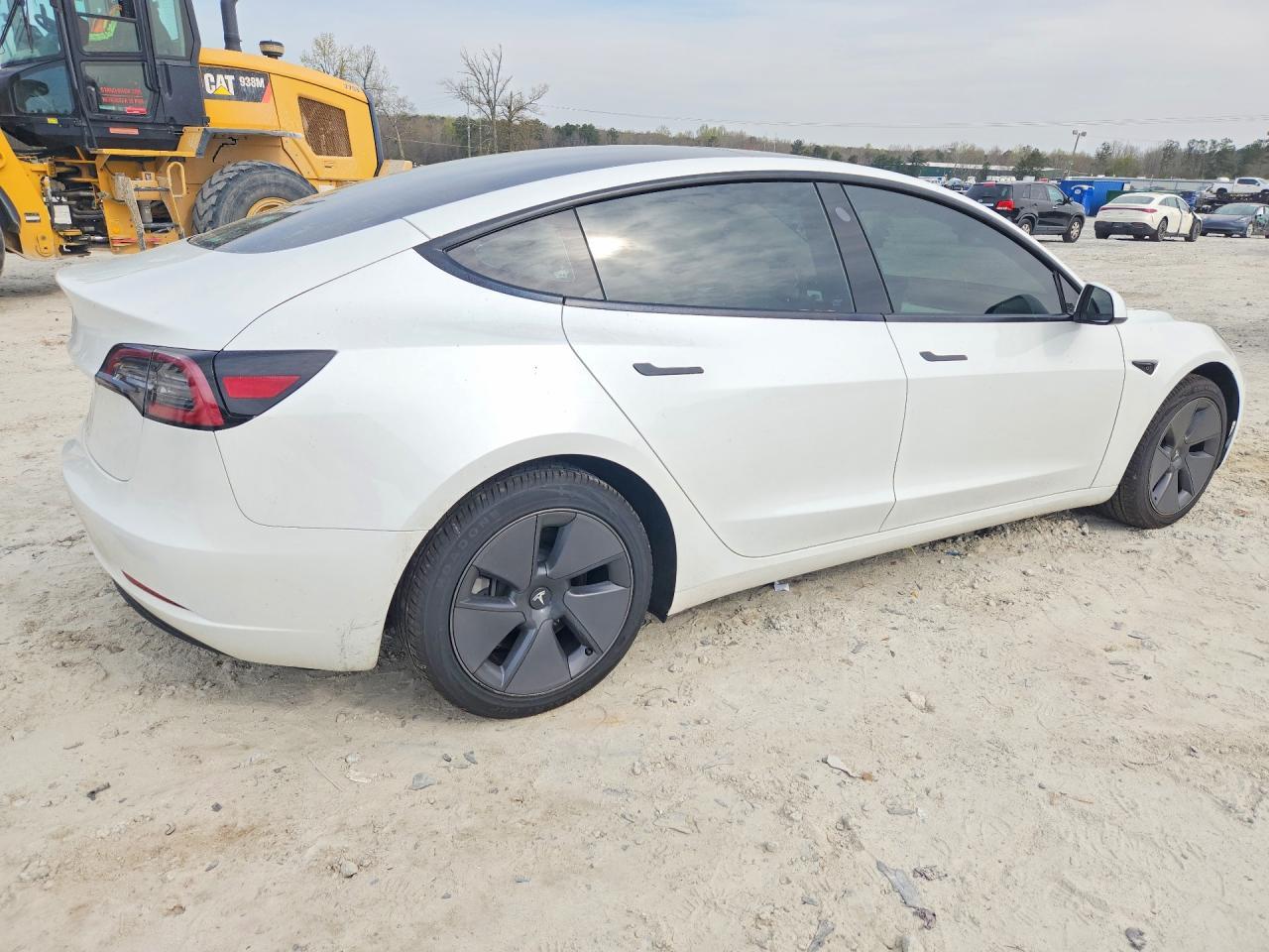 2023 Tesla Model 3 - Фото 3