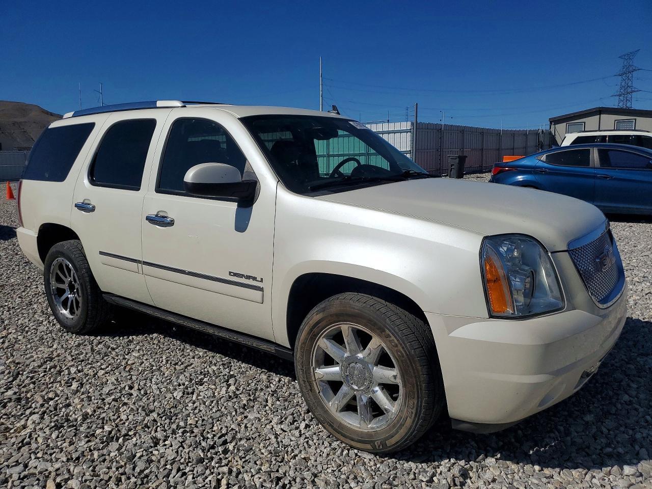 2014 GMC Yukon Denali - Image 4