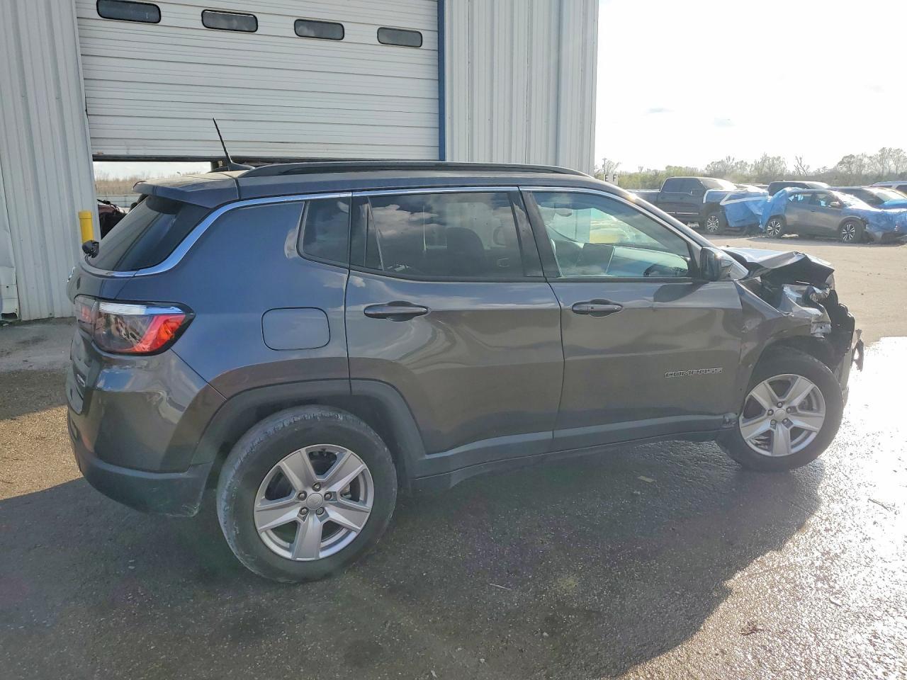 2022 Jeep Compass Latitude - Image 3