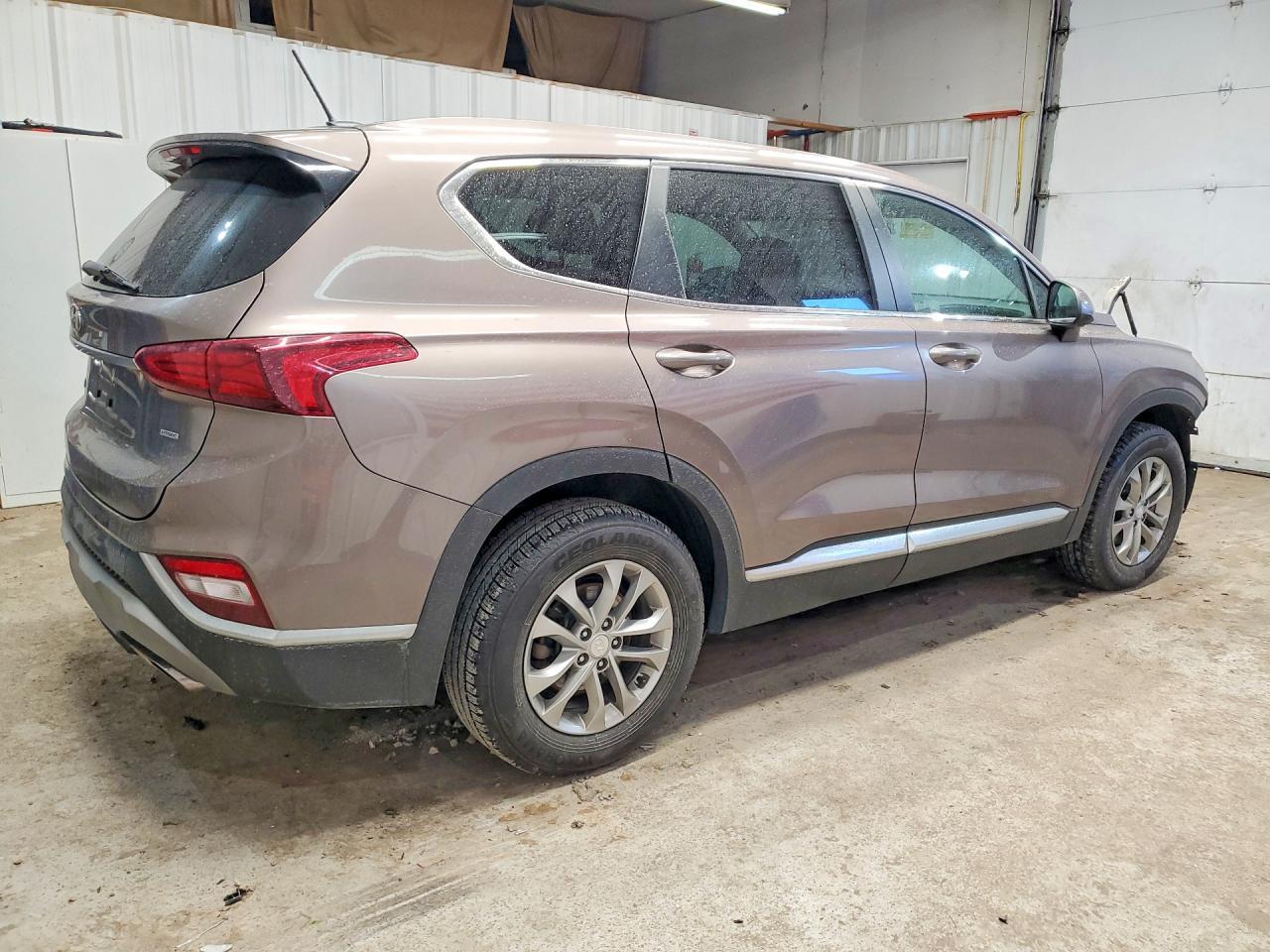 2020 Hyundai Santa Fe Se - Фото 3