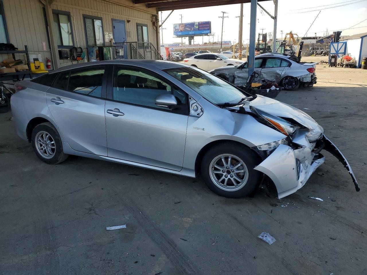 2017 Toyota Prius Two - Фото 4