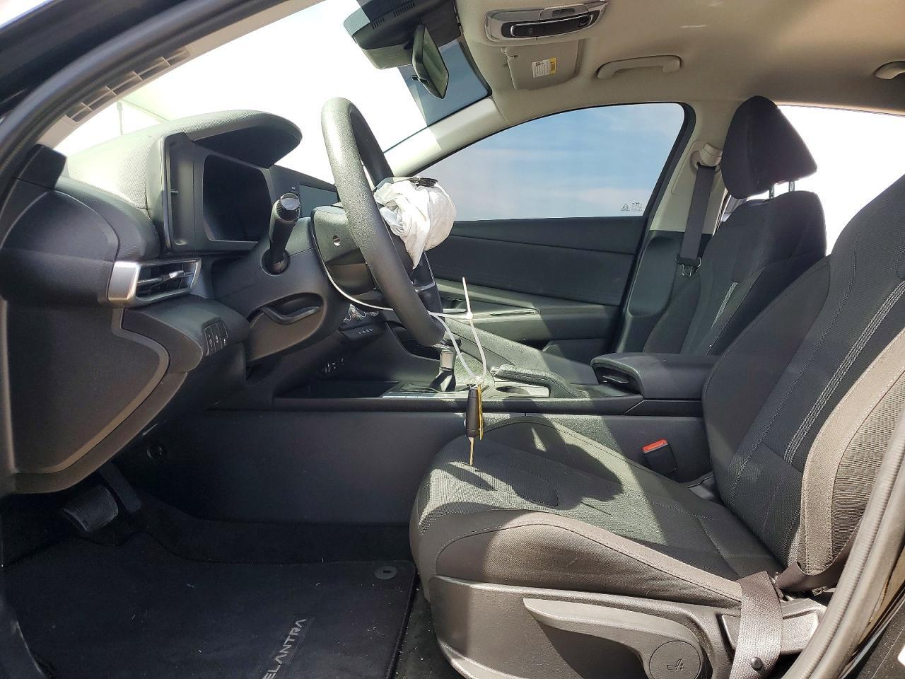 2024 Hyundai Elantra Se - Image 7