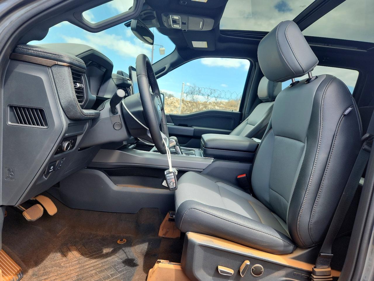 2025 Ford F150 Lightning Lariat - Image 7