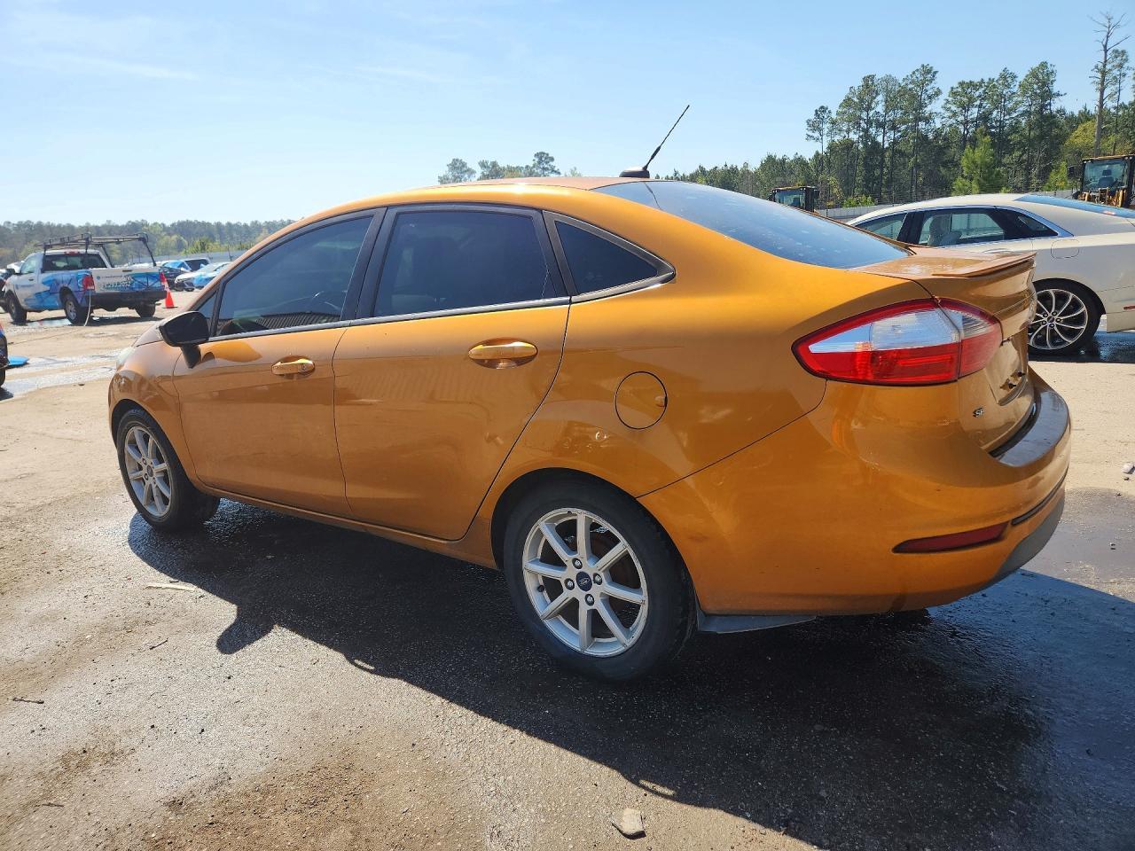 2016 Ford Fiesta Se - Image 2