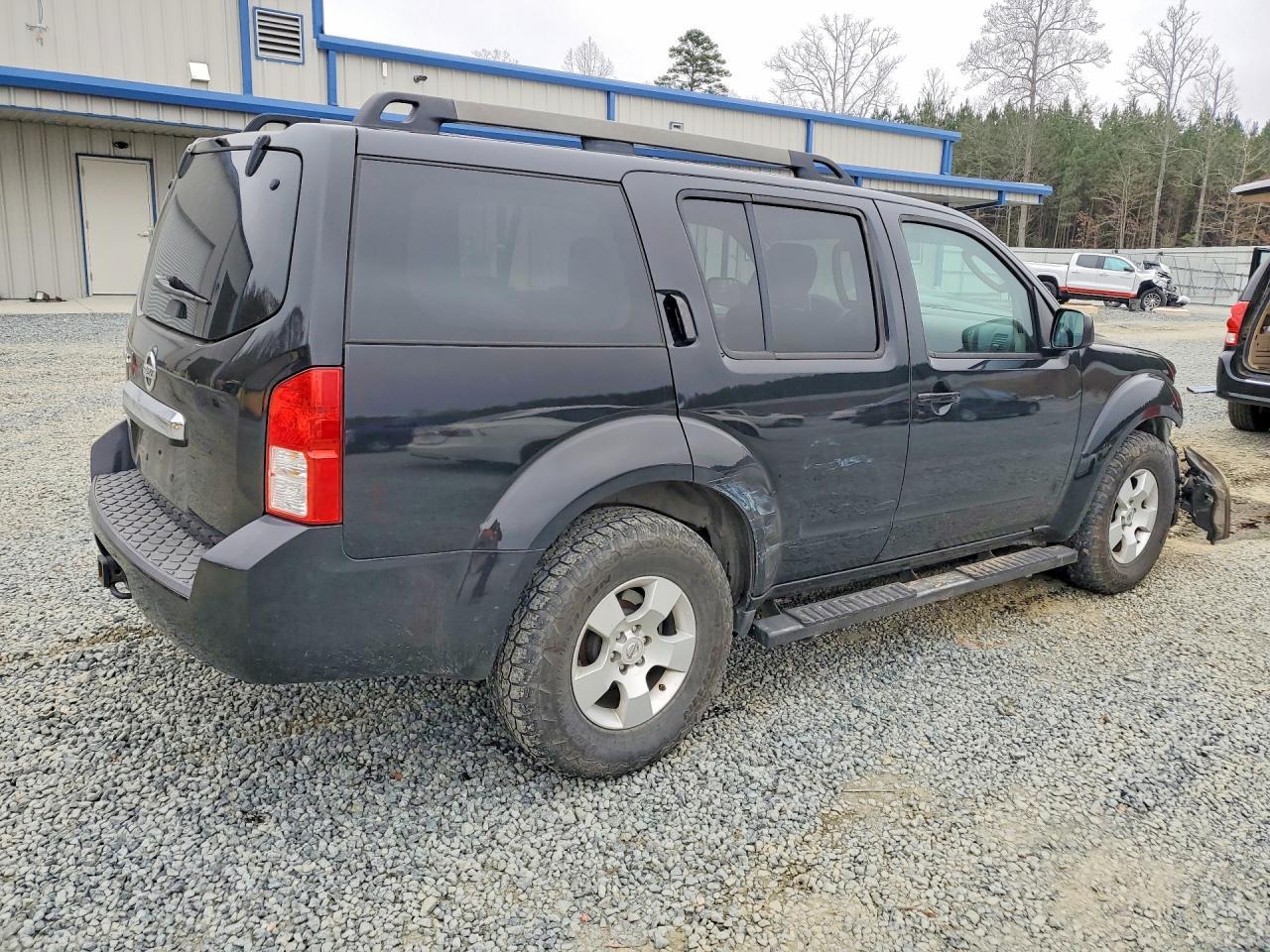 2012 Nissan Pathfinder S - Image 3