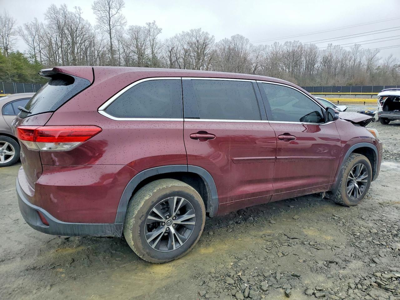 2018 Toyota Highlander Le - Фото 3