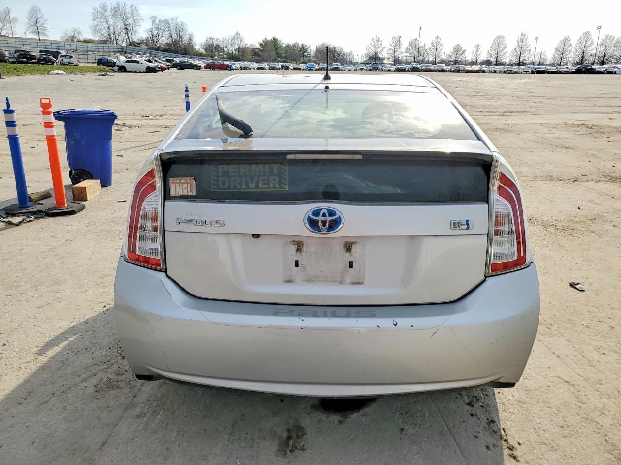 2015 Toyota Prius Two - Image 6