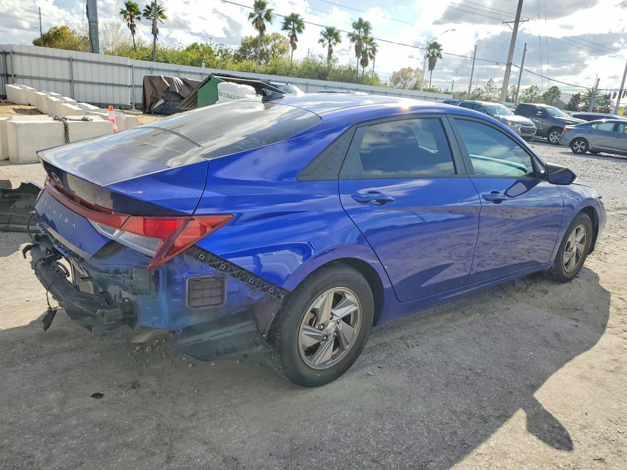 2024 Hyundai Elantra Se - Фото 3