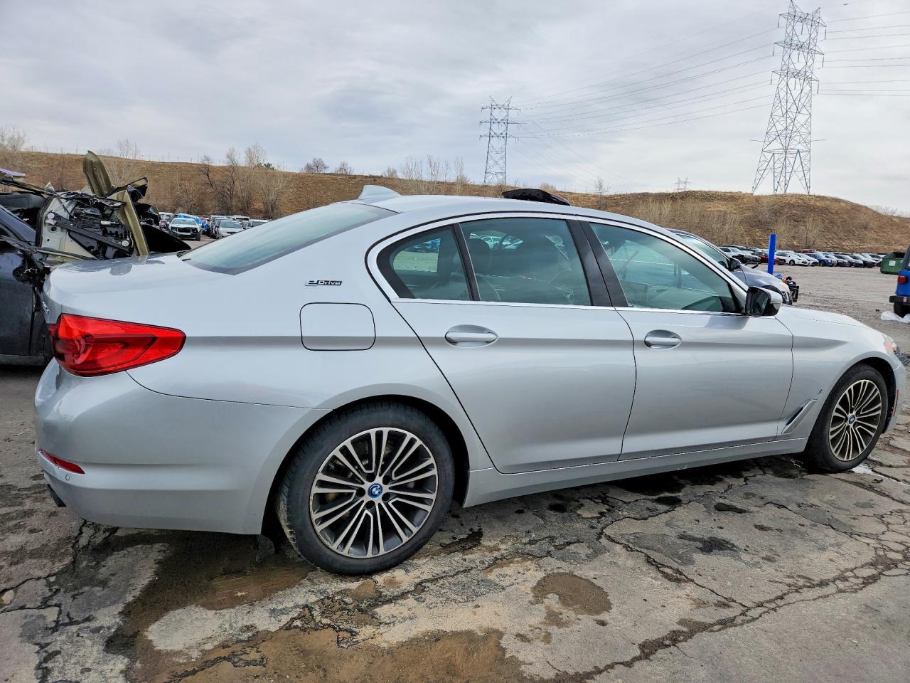 2019 BMW 530Xe - Фото 3