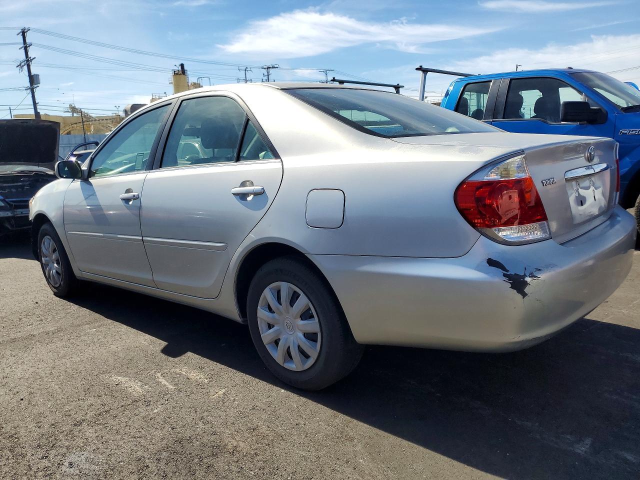 2005 Toyota Camry Le - Фото 2