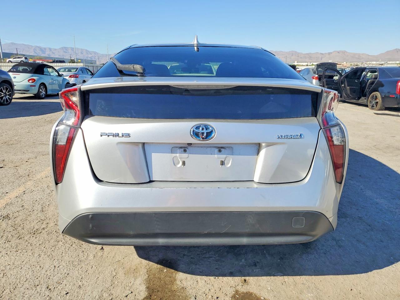 2016 Toyota Prius Three - Фото 6