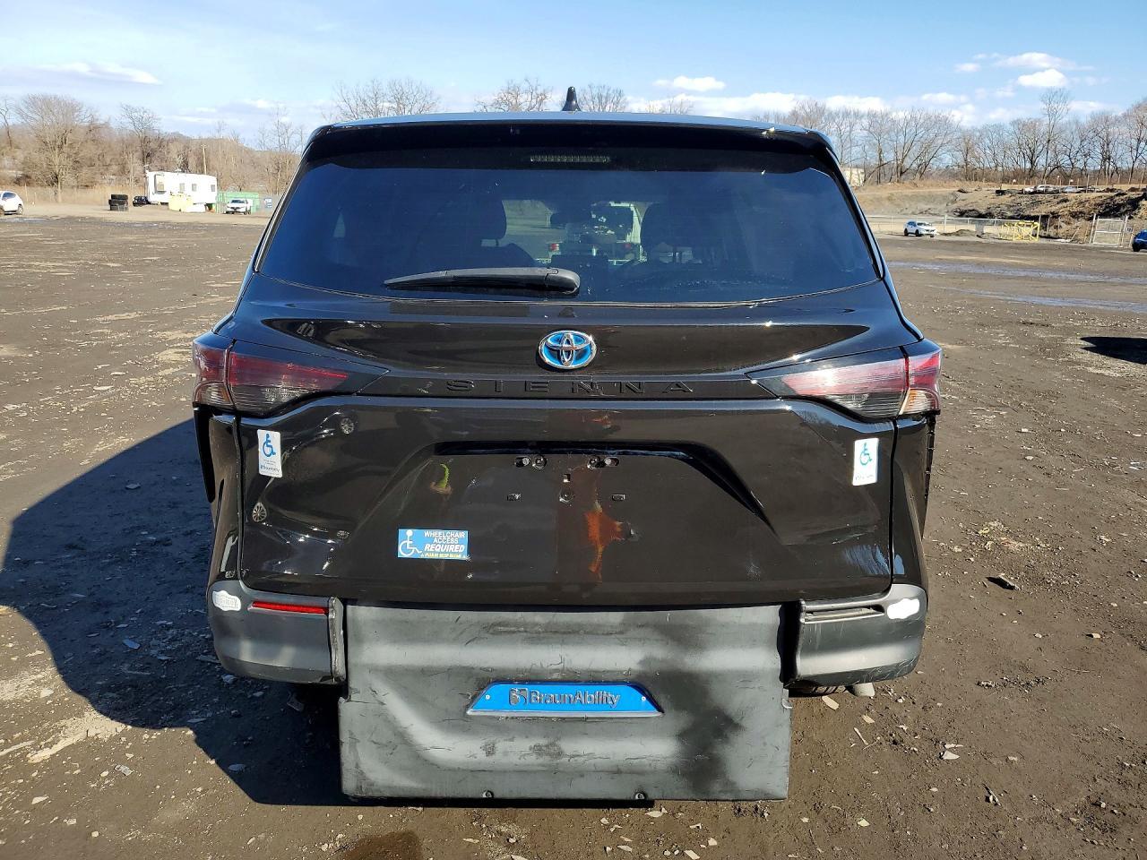 2023 Toyota Sienna Le 8-Passenger - Фото 6