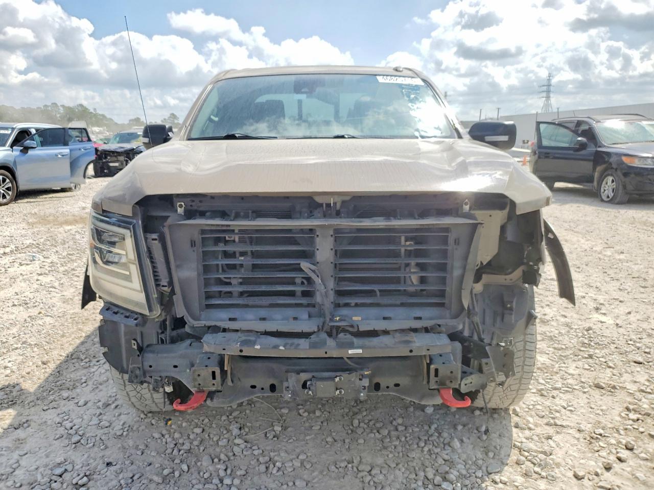 2021 Nissan Titan Pro-4X - Фото 5