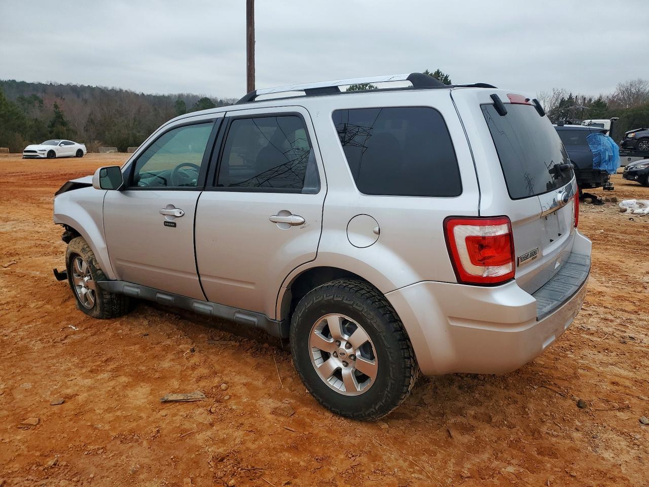 2011 Ford Escape Limited - Фото 2