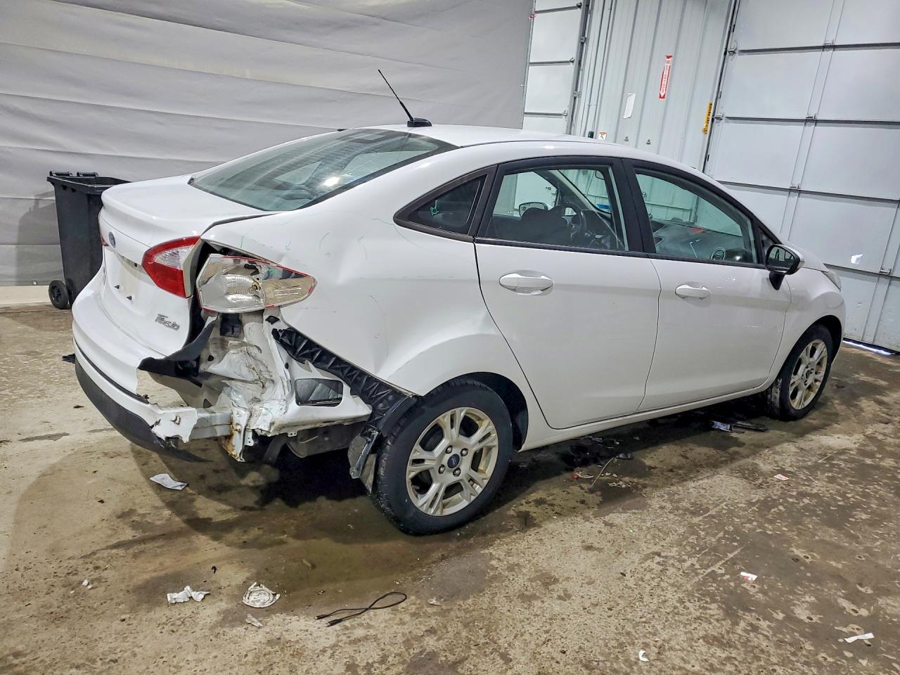 2015 Ford Fiesta Se - Фото 3