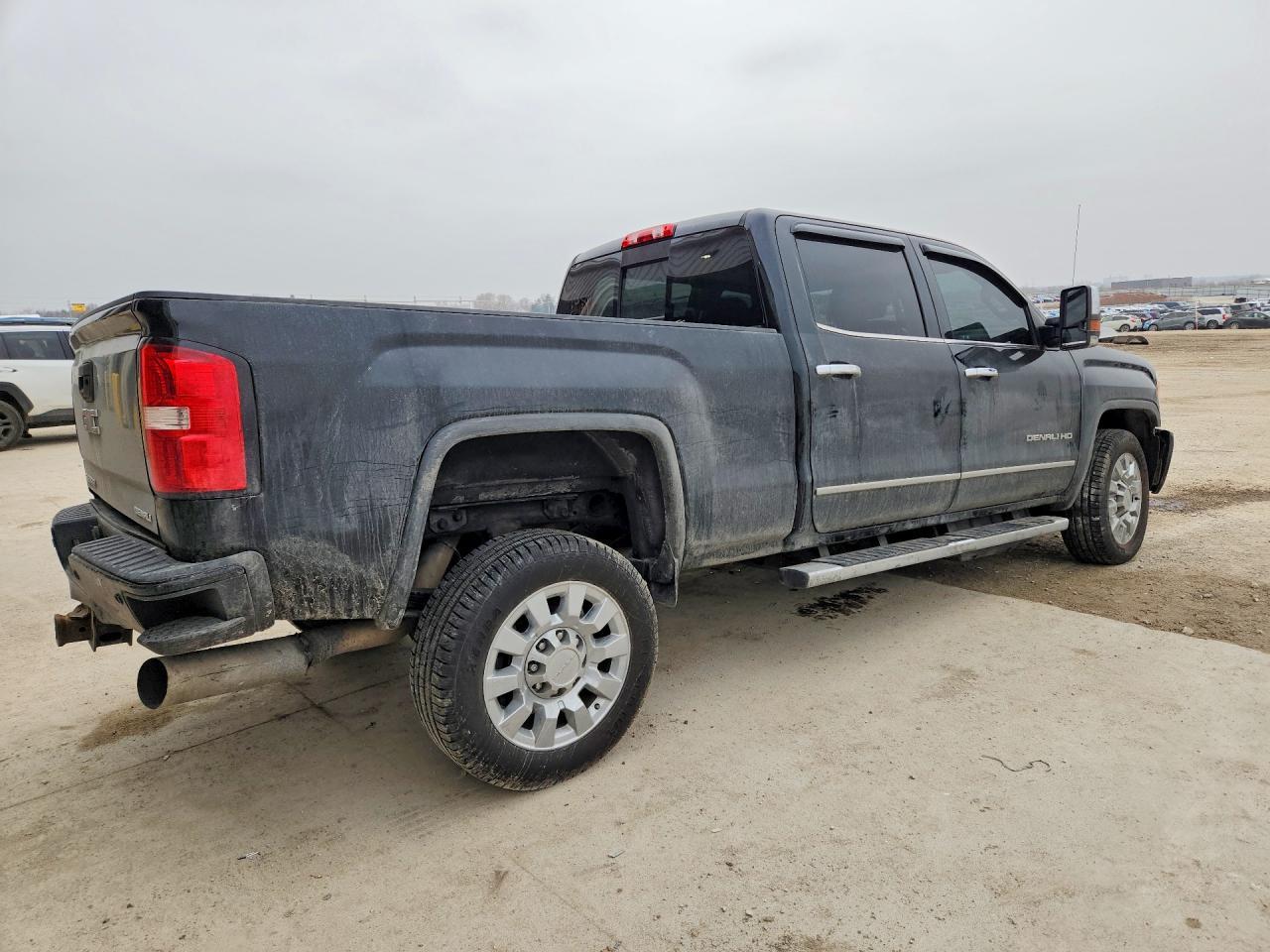 2019 GMC Sierra K2500 Denali - Image 3