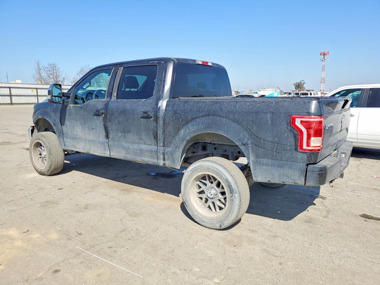 2015 Ford F150 Supercrew - Фото 2