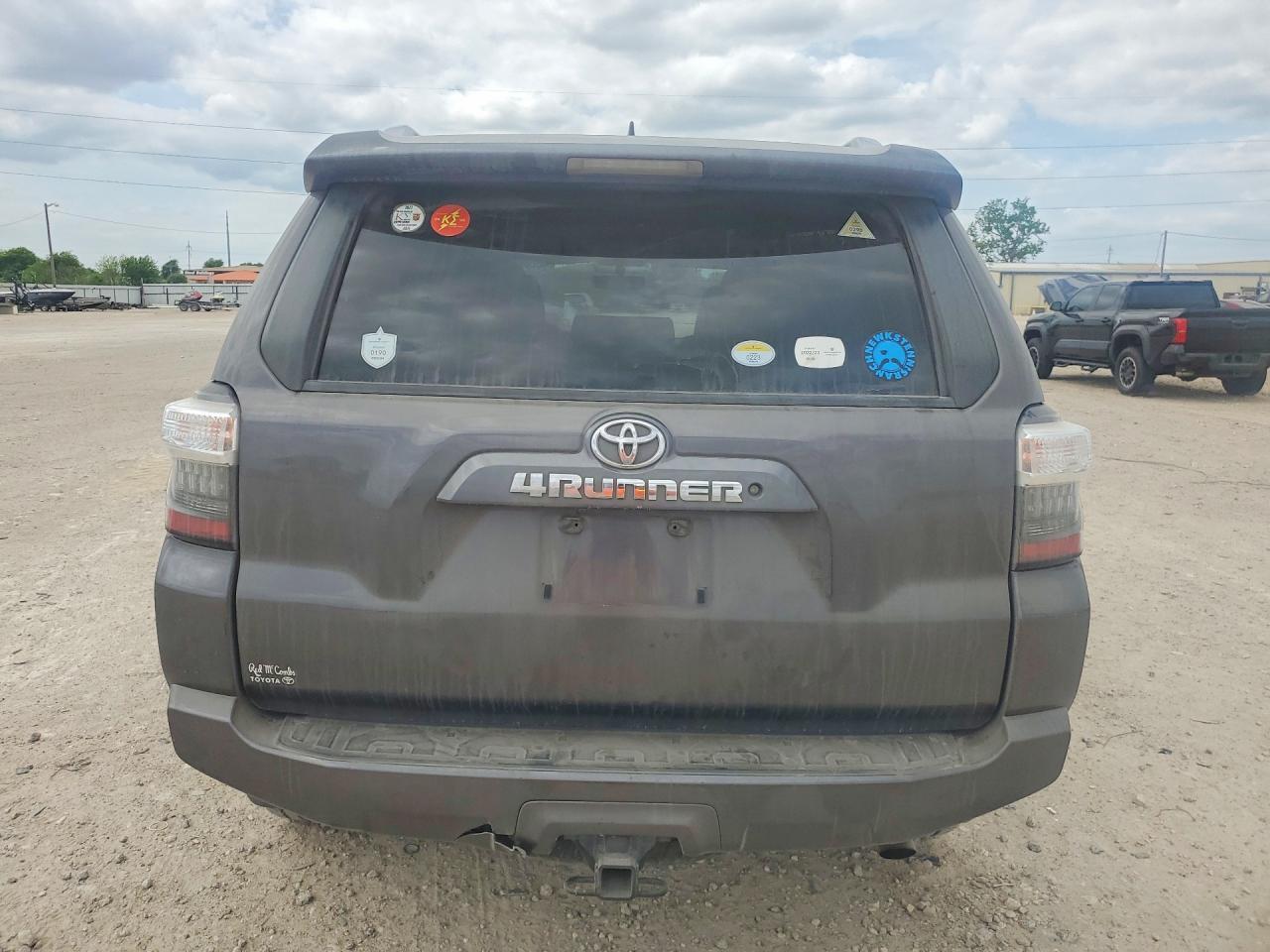 2018 Toyota 4Runner Sr5 - Image 6