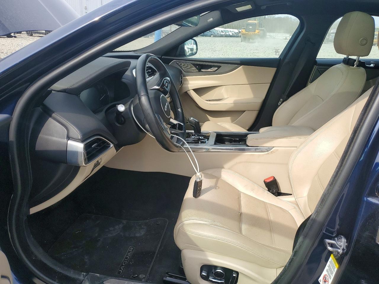 2020 Jaguar Xe S - Image 7