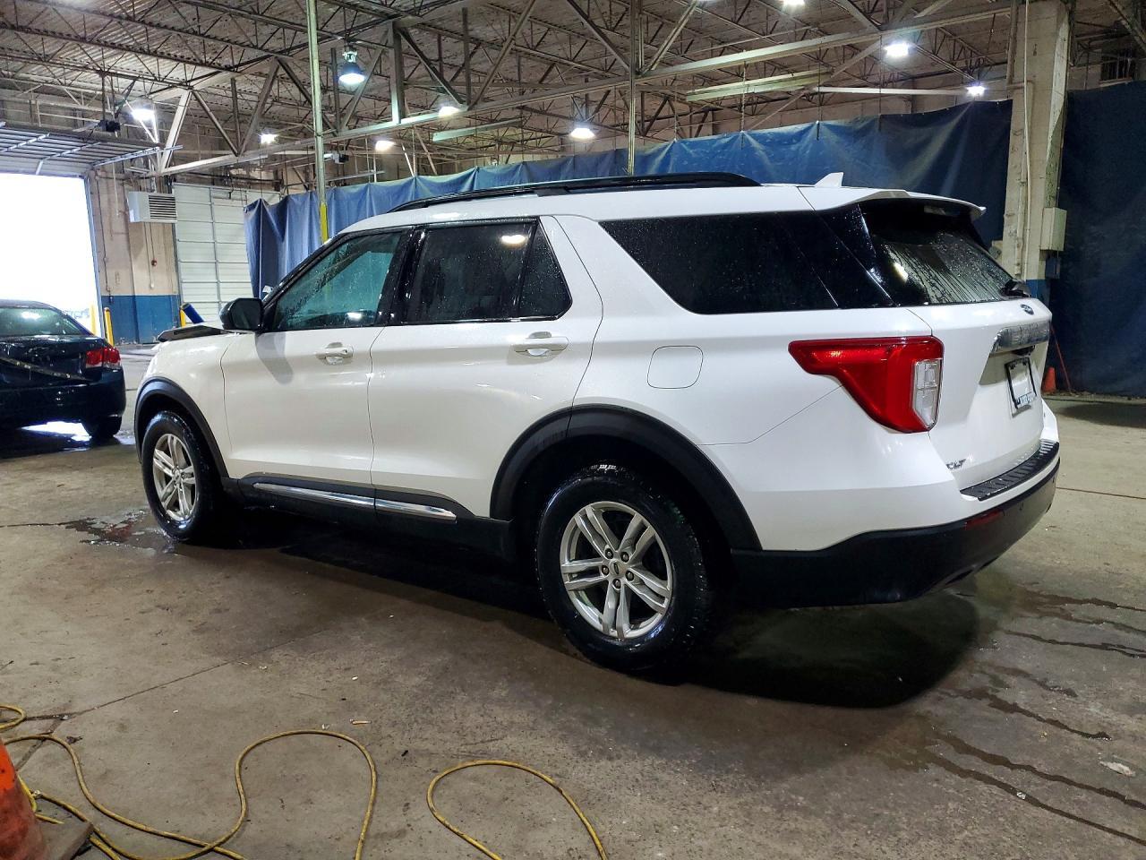 2022 Ford Explorer Xlt - Фото 2