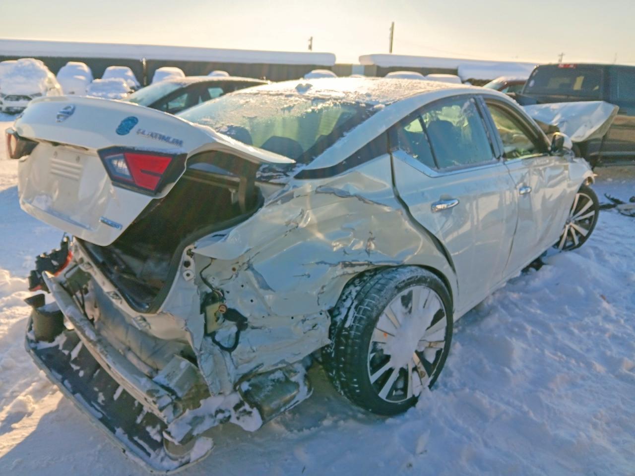 2020 Niss Altima Platinum - Image 3