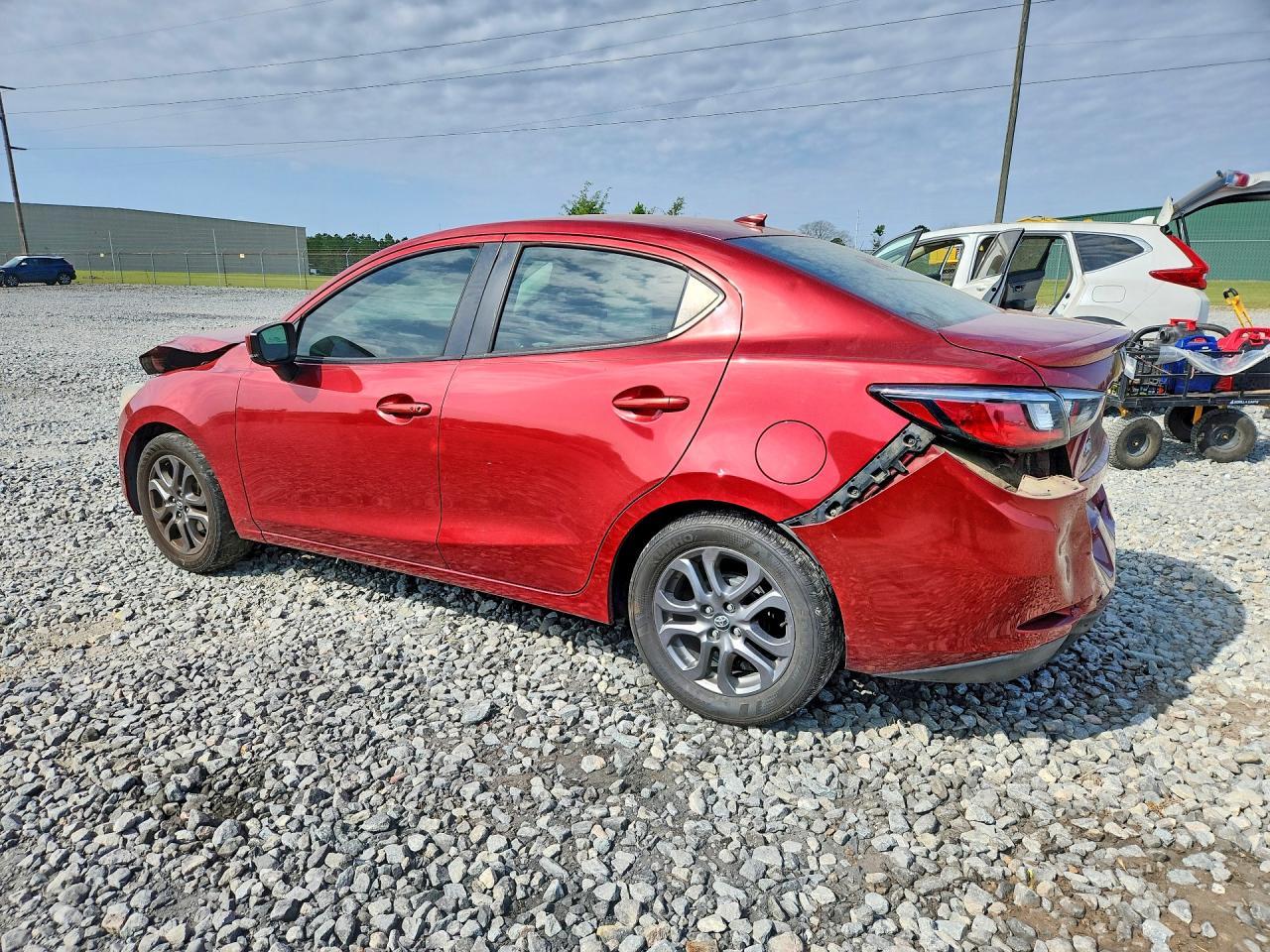 2020 Toyota Yaris Le - Фото 2