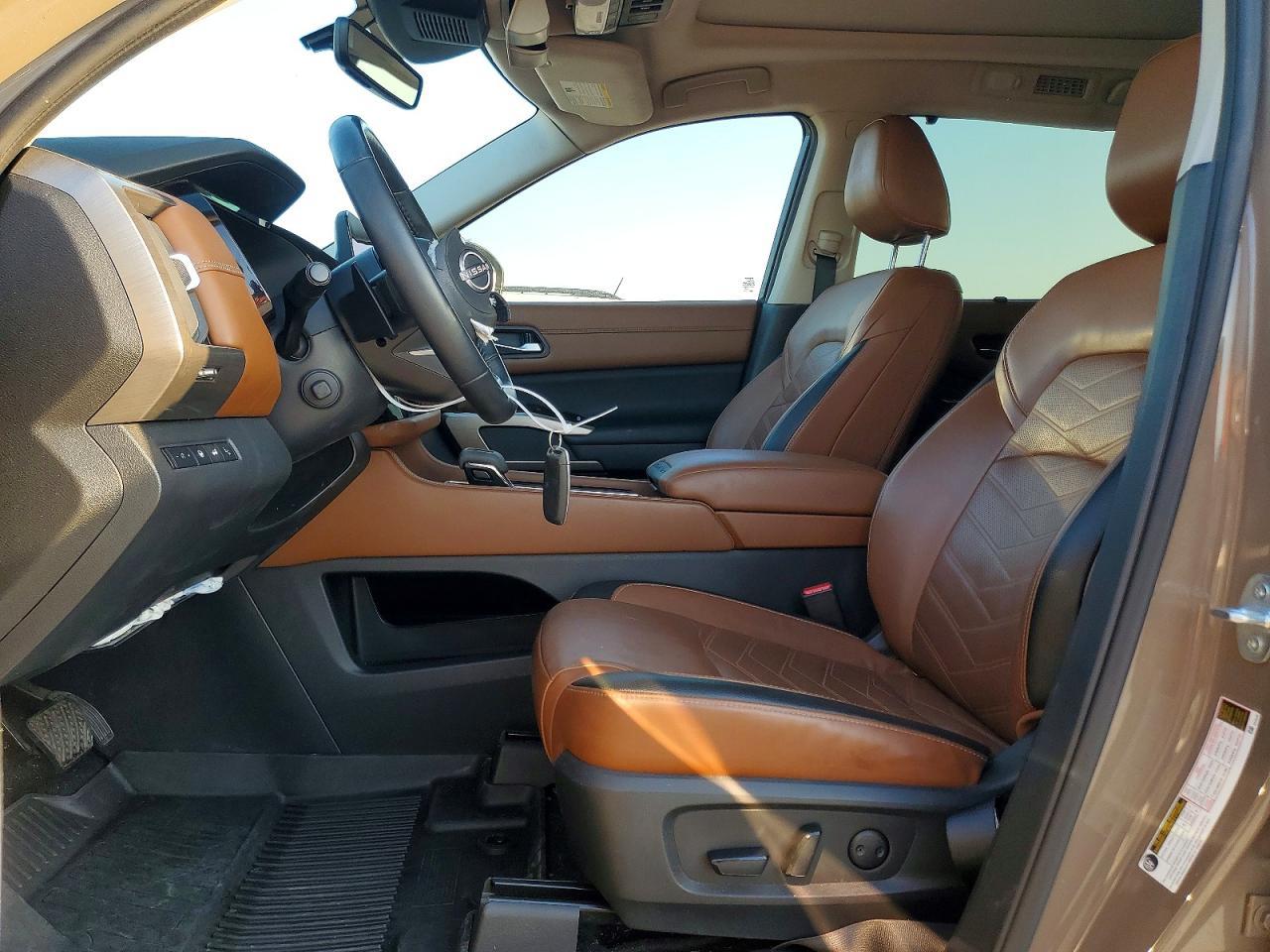 2023 Nissan Pathfinder Platinum - Фото 7