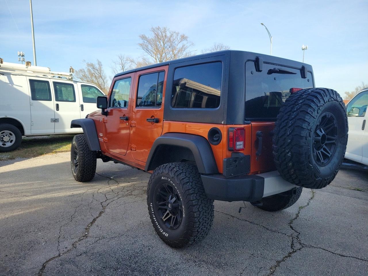 2011 Jeep Wrangler Unlimited Sahara - Image 3
