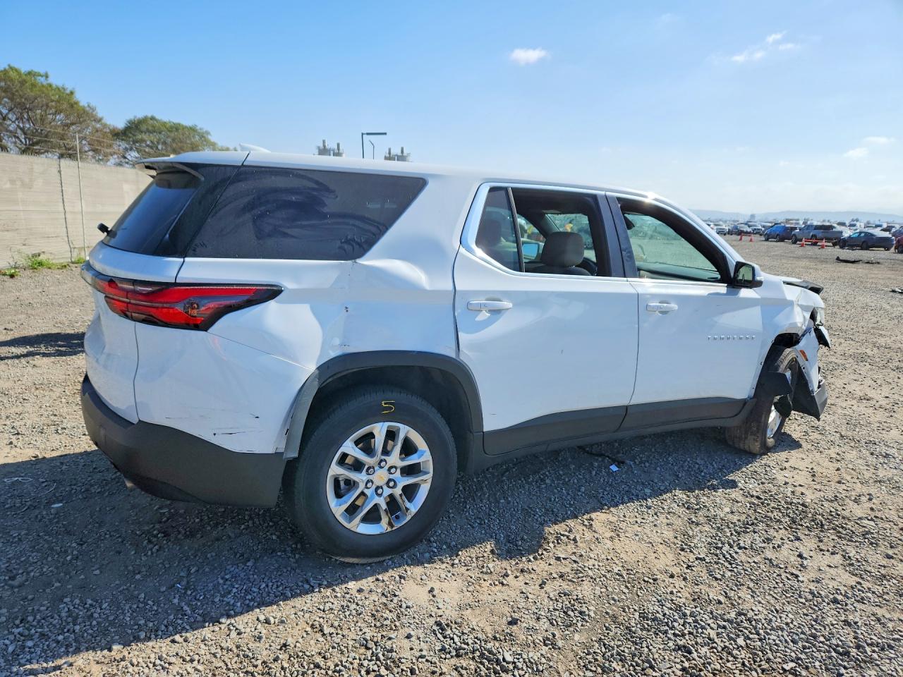 2023 Chevrolet Traverse Ls - Фото 3